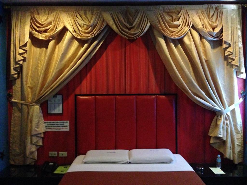 Hollywood Drive-In Hotel Baguio City Exterior photo